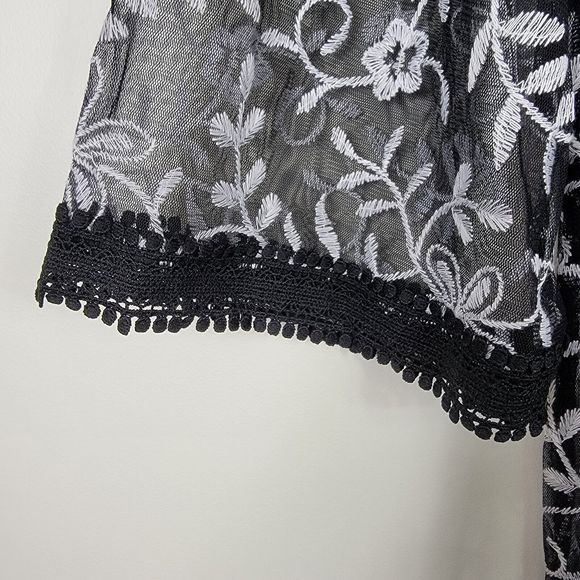 Colleen Lopez XS Duster Cardigan Kimono Embroidered Black White - Picture 8 of 8